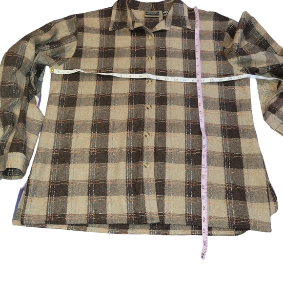 Field and Stream Heavy Flannel Shirt Size M Dark Brown Tan Plaid Outdoors Retro - Picture 2 of 6